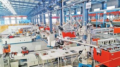 智能化革新畜牧業(yè) 全球首條養(yǎng)豬裝備全自動化生產(chǎn)線投產(chǎn)引領(lǐng)行業(yè)變革